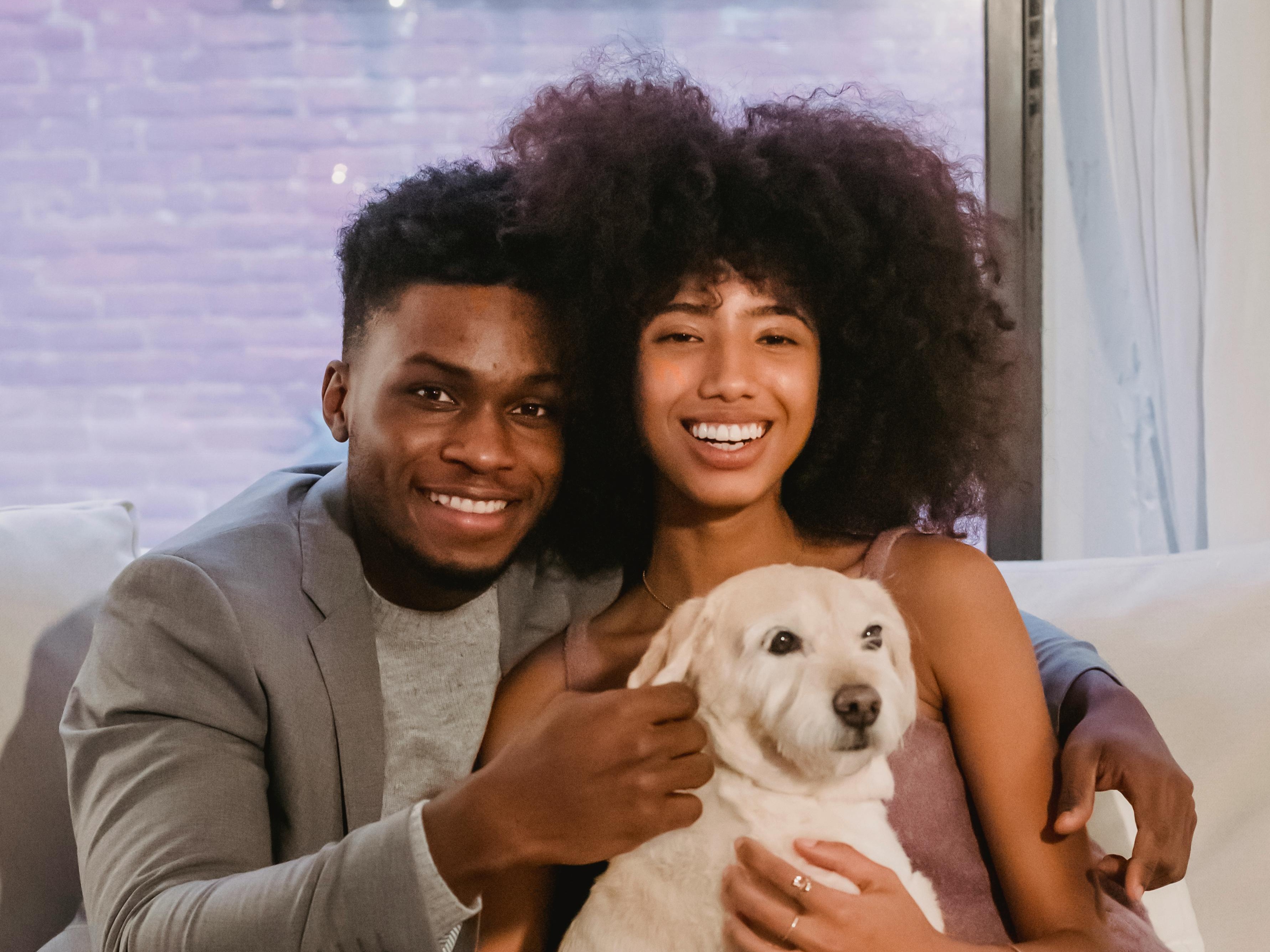 Domowe sposoby na bielszy uśmiech – co naprawdę działa, a co to tylko mit?