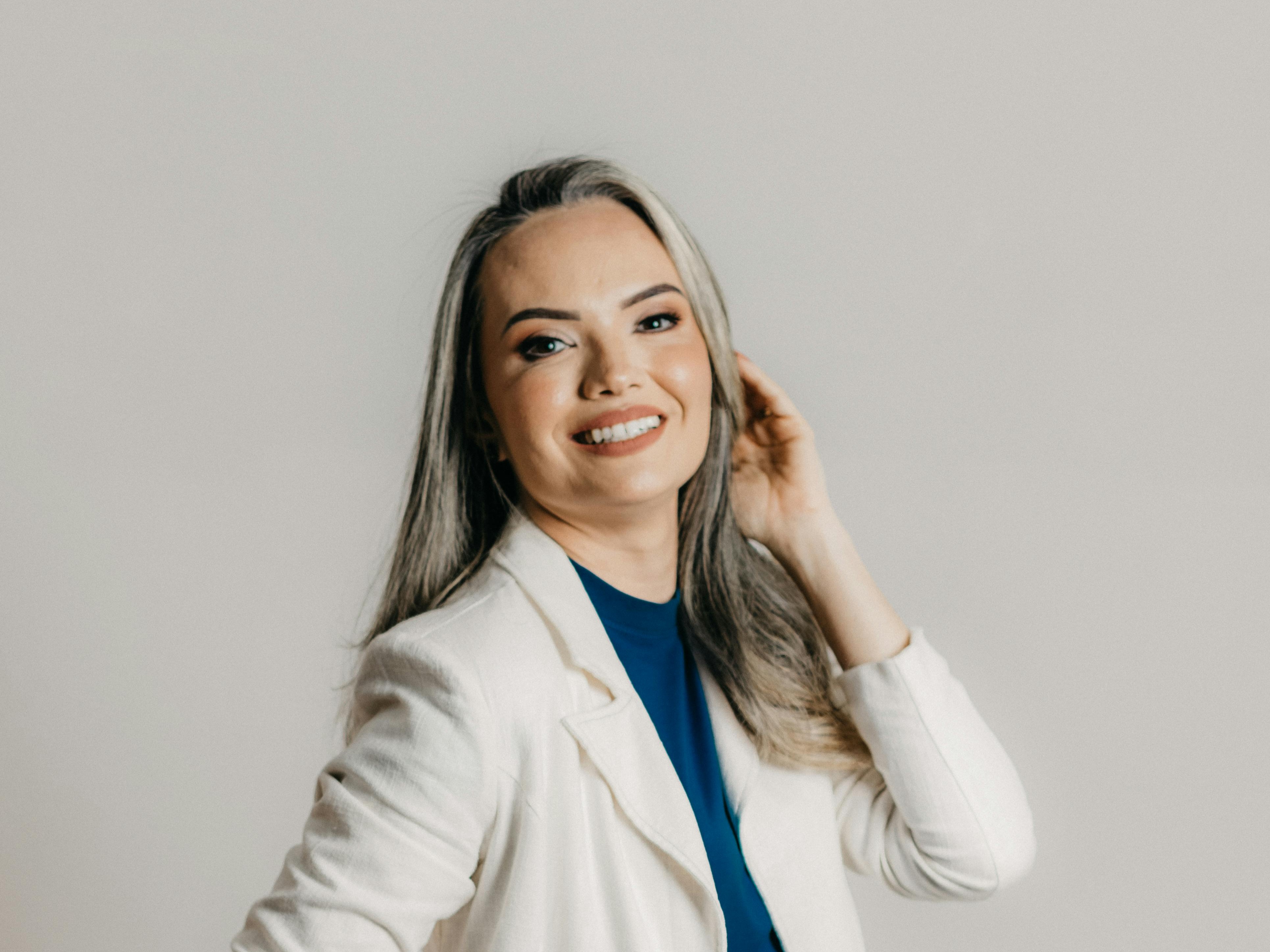 Wybielanie zębów nakładkowe – jak działa i skąd jego rosnąca popularność?